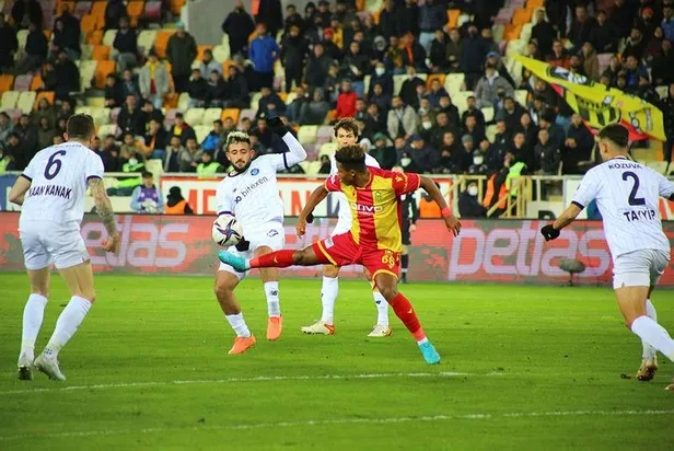 yeni-malatyaspor-adana-demirspor-karsisinda-77-dakkika-da-buldugu-tek-golle-3-puani-aldi-1646422309167.jpeg