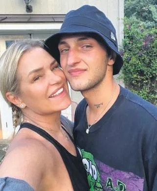 Dünyaca ünlü şarkıcı Dua Lipa'ya kaynana şoku: Anwar Hadid'in annesi Yolanda Hadid kesti!-5