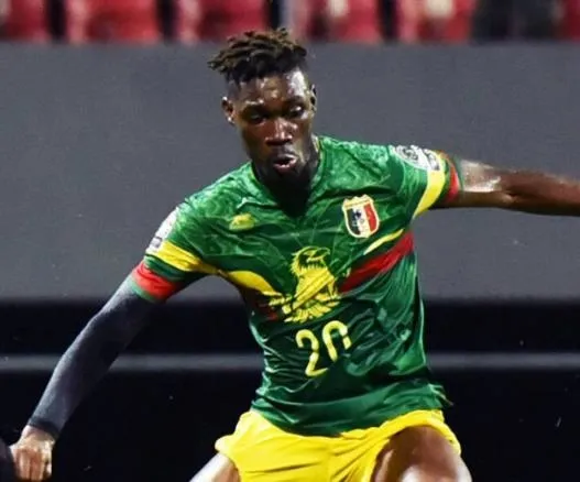 fenerbahce-transferde-rotayi-premier-lige-cevirdi-malili-futbolcu-yves-bissouma-icin-kiralama-teklifi-1691095744704.jpeg Fenerbahçe transferde rotayı Premier Lig'e çevirdi! Malili futbolcu Yves Bissouma için kiralama teklifi-2