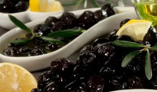 siyah-zeytin-nasil-tatlandirilir-aci-zeytin-yemeye-son-kahvaltinin-vazgecilmezi-olacak-1699709288568.jpg Acı zeytin yemeye son! Kahvaltının vazgeçilmezi olacak! Siyah zeytini en güzel tatlandırma formülü-2