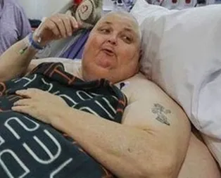 Karnından 59 kilogramlık tümör çıktı