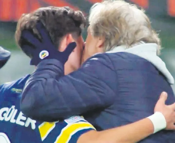 iste-fener-iste-zafer-dinamo-kievi-deviren-kanarya-lider-olarak-gruptan-cikti-1667520779254.jpg İşte Fener işte zafer! Dinamo Kiev’i deviren Kanarya lider olarak gruptan çıktı-3