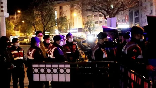 Yunan'ın mülteci sanarak geri ittiği 8 kişi aranan FETÖ'cü çıktı-2