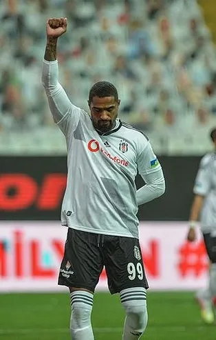 Bir şok da Boateng’den