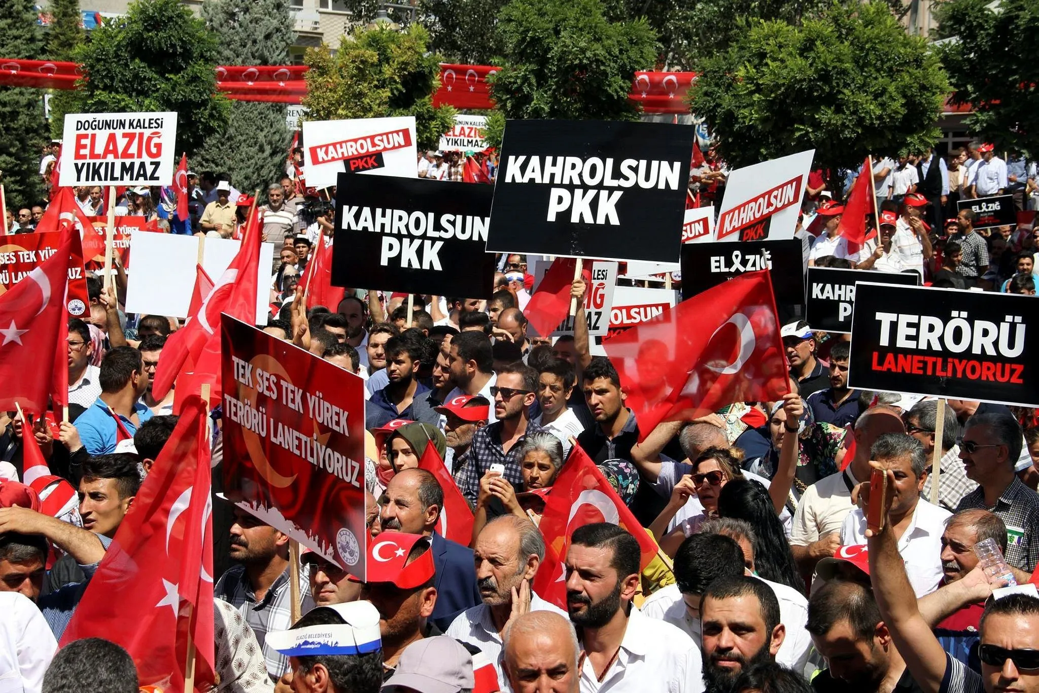 Teröre karşı tek ses tek yürek-1