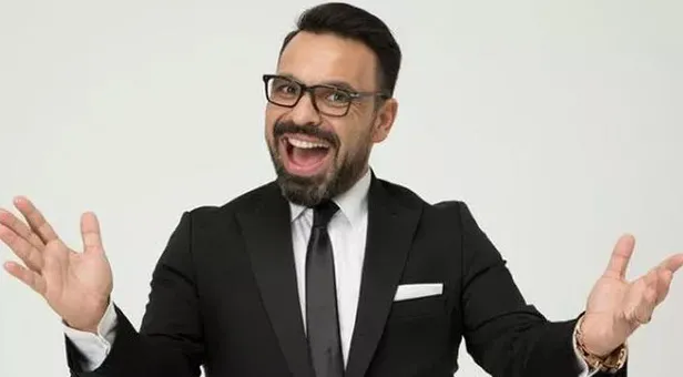 Ünlü sunucu Okan Karacan'a soğuk duş! Cinsel taciz iddiaları sonrası özel görüntü şoku yaşamıştı! Kaldırmaya çalışınca...-6