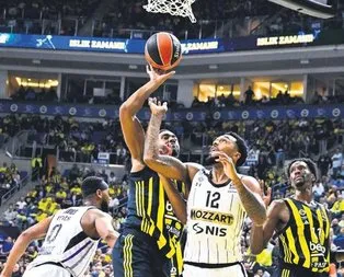 Fener’den 17 sayı fark