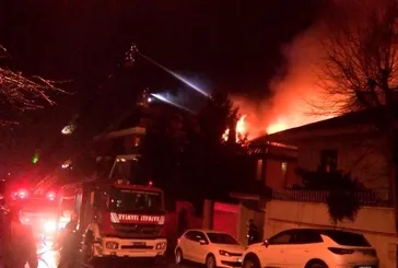 Üsküdar’da lüks villa alev alev yandı