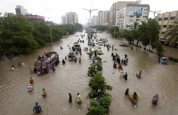 Pakistan’da sel nedeniyle can kaybı 47’ye yükseldi-3