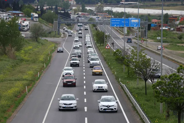 son-dakika-ramazan-bayrami-tatili-bitti-tatilciler-donus-yolunda-kilometrelerce-uzunlugunda-arac-kuyrugu-1651673131708.jpg SON DAKİKA: Ramazan Bayramı tatili bitti! Tatilciler dönüş yolunda: Kilometrelerce uzunluğunda araç kuyruğu-4