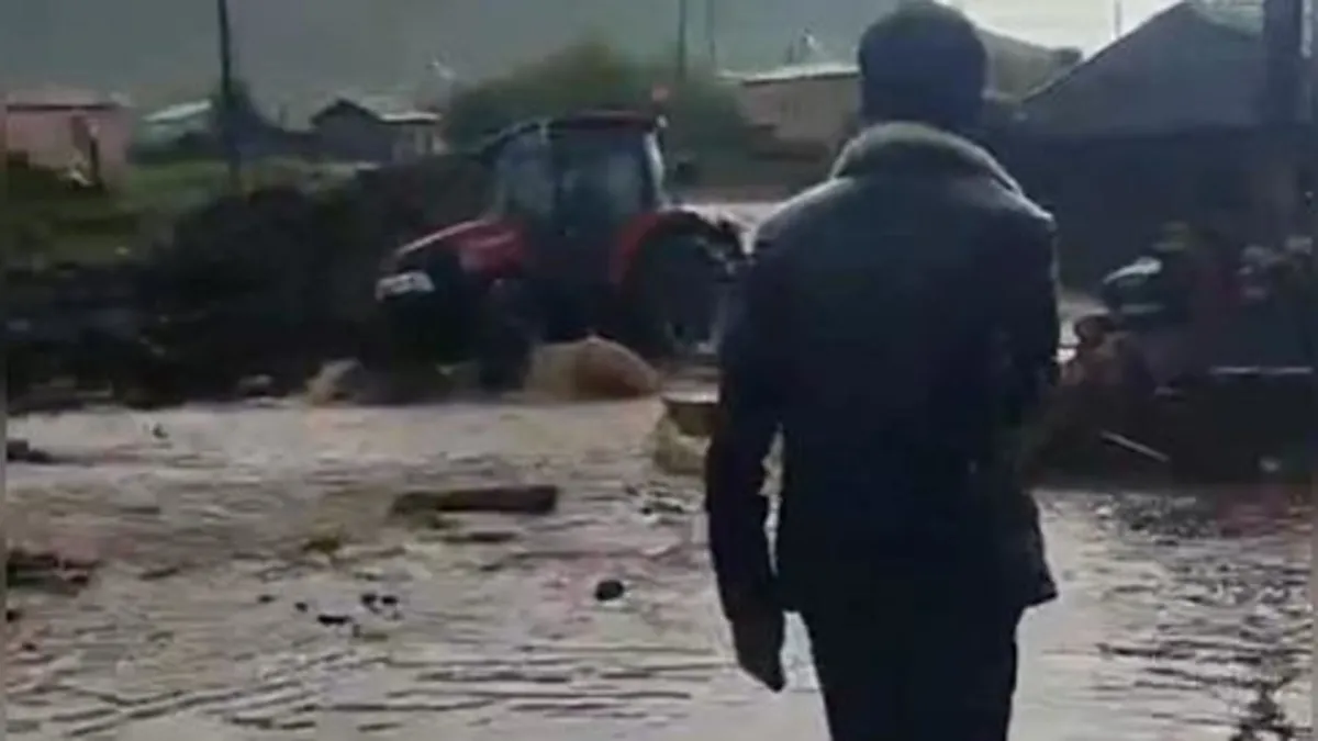 Ardahan göle döndü! Evleri su bastı