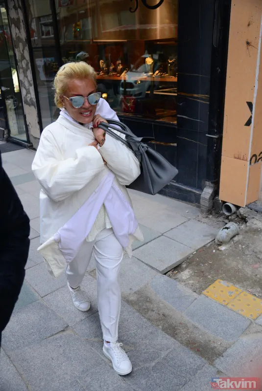 76 yaşındaki ablası Ajda Pekkan gibi yıllara meydan okuyan 73 yaşındaki sanatçı Semiramis Pekkan görüntüsüyle olay oldu - 7