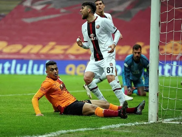 aslana-karagumruk-celmesi-galatasaray-1-1-fatih-karagumruk-mac-sonucu-ozet-1618077793572.jpeg