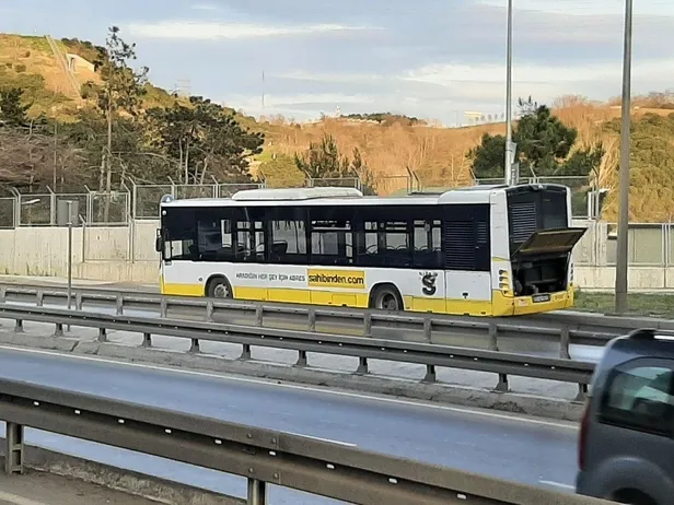 ibbnin-iett-fiyaskosu-yolda-kalan-otobusler-iptal-edilen-seferler-istanbulluyu-bezdirdi-1640627562611.jpeg İBB'nin İETT fiyaskosu! Yolda kalan otobüsler, iptal edilen seferler İstanbulluyu bezdirdi-7