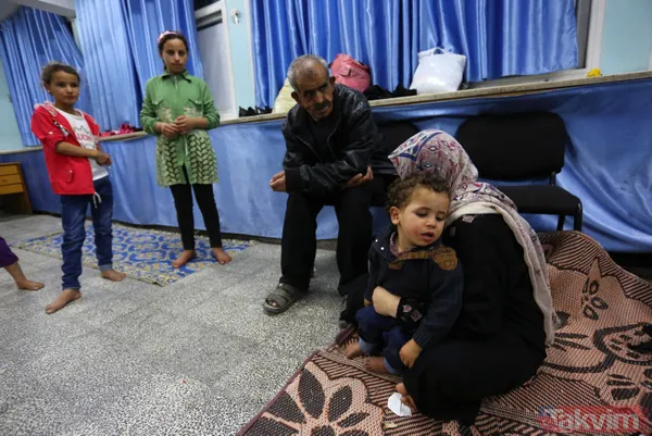 SON DAKİKA: Filistinli aileler çocuklarını İsrail bombalarından korumak için okullara sığındı - 2