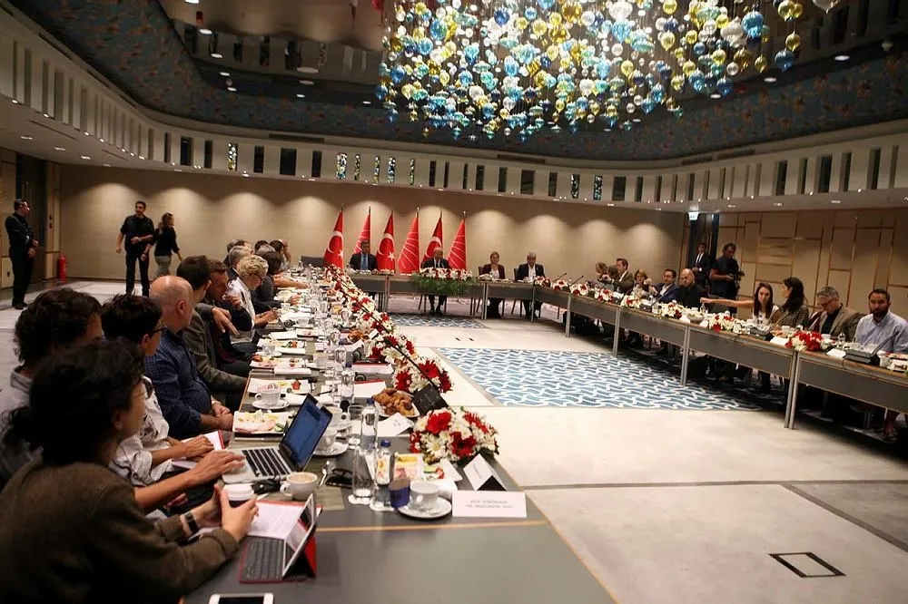 Kılıçdaroğlu yabancı gazetecilere Türkiye'yi şikayet etti-1