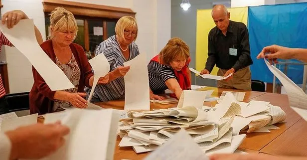 Ukrayna’da seçimin galibi Zelenski’nin partisi oldu