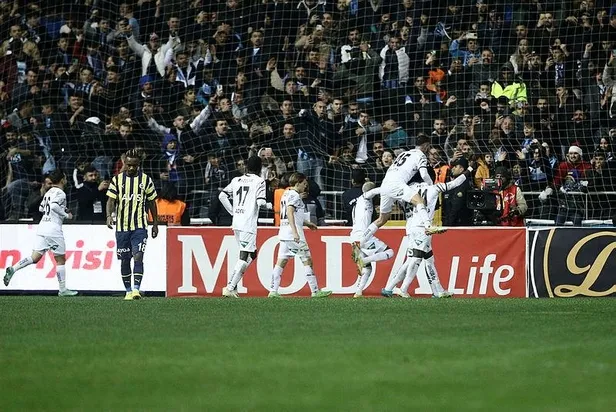 super-ligin-kapanis-macinda-fenerbahce-adana-demirsporla-1-1-berabere-kaldi-1675370608704.jpeg Süper Lig'in kapanış maçında Fenerbahçe- Adana Demirspor'la 1-1 berabere kaldı-4