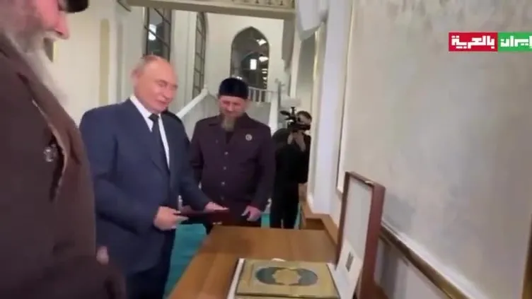 Putin’e Kur’an-ı Kerim hediye edildi!