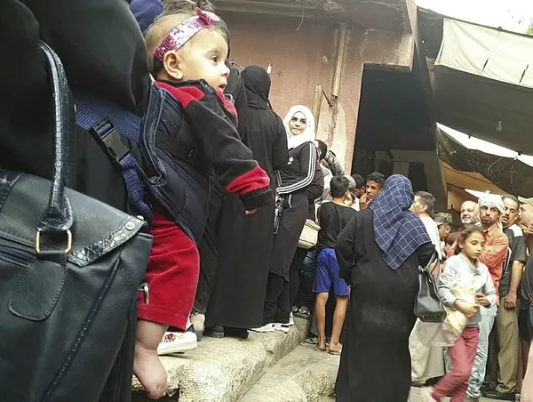 esed-rejiminin-kontrolundeki-bolgelerde-ekmege-zam-yapildi-karaborsada-fiyatlar-firladi-1604398712574.jpg Esad rejiminin kontrolündeki bölgelerde ekmeğe zam yapıldı, karaborsada fiyatlar fırladı-3