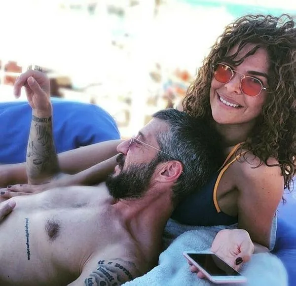 Tümer Metin ve Gamze Topuz’un 7 yıllık aşkı bitti! Soluğu Çeşme’de aldı