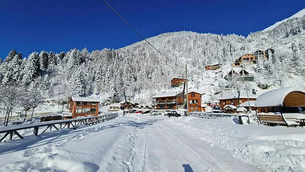 27-aralik-yarin-okullar-tatil-mi-valilik-meb-son-dakika-aciklamasi-var-mi-yarin-kar-tatili-olan-iller-ve-ilceler-hangileri-1640542002675.jpg 27 Aralık okullar tatil mi? Bugün kar tatili olan iller ve ilçeler hangileri? Valilik MEB son dakika açıklaması...-4