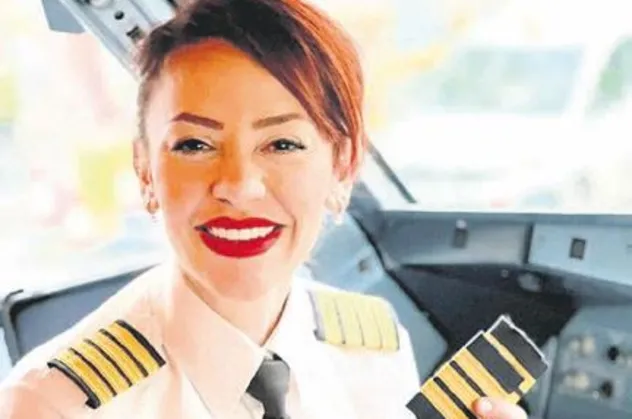 Elif Güveyler, 6 bin saatlik uçuşu tamamlayıp kaptan pilotluğa yükselerek tarihe geçti