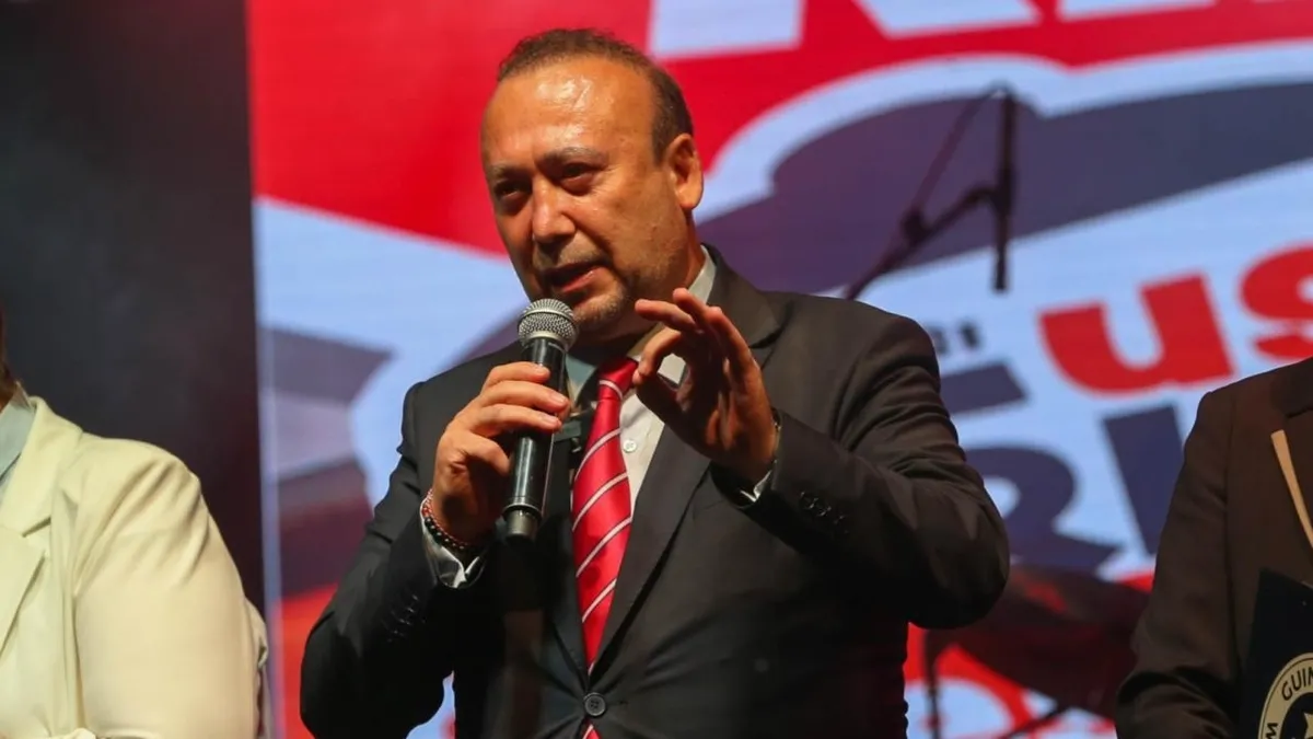ozkan-yalimin-soforu-konustu-vip-arac-donusumu-dosyada-1777733163059.jpeg Özkan Yalım’ın şoförü konuştu: VIP araç dönüşümü dosyada-4