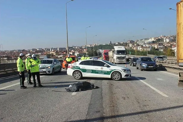 SON DAKİKA: TEM’de TIR orta şeritte duran otomobile çarptı: 1 ölü-5