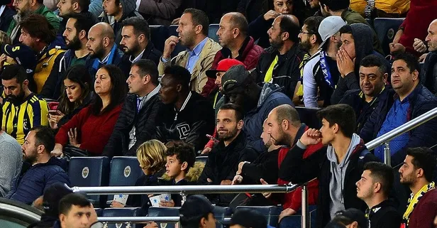 Soldado tribünden izledi