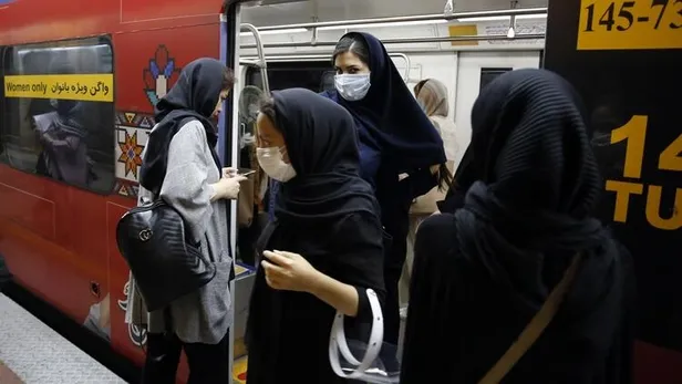 son-dakika-iranda-koronavirus-bilancosu-ariyor-olu-sayisi-8-bini-asti-1592042806788.jpg Son dakika: İran'da koronavirüs bilançosu arıyor! Ölü sayısı 8 bini aştı-1