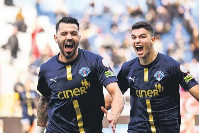 erencanda-oncelik-gsarayda-1701641668537.jpeg Teknik Direktör Okan Buruk "takip ediyoruz" demişti! Erencan Yardımcı transferinde öncelik Galatasaray'ın!-3