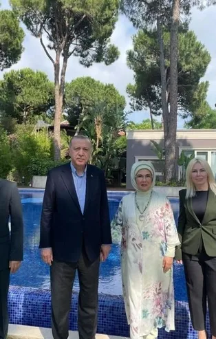 Başkan Erdoğan Akdeniz Üniversitesi Rektörü Prof. Dr. Özlenen Özkan ve eşi Ömer Özkan’la bir araya geldi