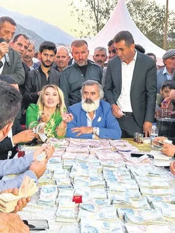 yolda-aci-var-yolcu-otobusu-devrildi-6-olu-35-yarali-1696120519428.jpeg Yolda acı var! Yolcu otobüsü devrildi: 6 ölü, 35 yaralı-9