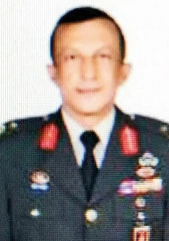 son-dakika-fetocu-tuggeneral-serdar-atasoya-14-yil-2-ay-hapis-cezasi-1636454809796.jpg SON DAKİKA: FETÖ'cü tuğgeneral Serdar Atasoy'a 14 yıl 2 ay hapis cezası-2