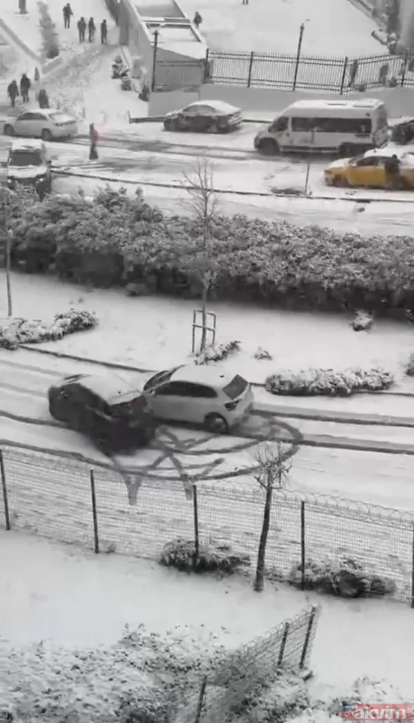 İstanbul'da Günlerdir Yapılan Uyarıların Ardından Beklenen Kar Yağışı Başladı. Ancak, Alınan Önlemlerin Yetersiz Kalması Nedeniyle Kent Genelinde Trafik Felç...