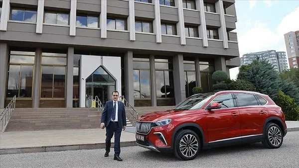 gulistan-teyzenin-yuzleri-gulduren-togg-yolculugu-bakan-donmez-sofor-koltugunda-1681416335632.jpeg Gülistan Teyze’nin yüzleri güldüren Togg yolculuğu: Bakan Dönmez şoför koltuğunda-4