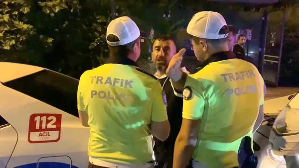 istanbulda-alkollu-yakalanan-surucu-basin-mensuplarina-tepki-gosterdi-1656731475237.jpg