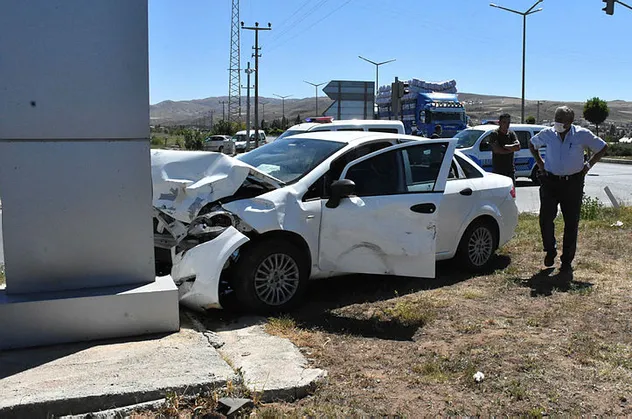 Sivas'ta feci kaza: 4 yaralı!