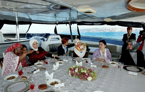 Emine Erdoğan, D-8 zirvesine gelen liderlerin eşlerini konuk etti-2