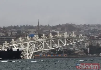Dünyanın en büyük gemisi İstanbul Boğazı’ndan böyle geçti
