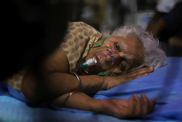 Hindistan'da 4 eyalet daha artan Kovid-19 vaka sayıları nedeniyle kapanmaya gitti-5