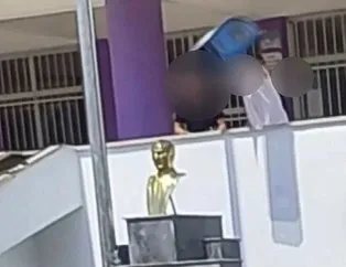 Tepki çeken görüntü! Atatürk büstüne çöp kovalı saldırı