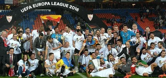 UEFA Avrupa Ligi Finali'nde İngiltere'nin Liverpool takımını 3-1 yenen İspanyol temsilcisi Sevilla üst üste üçüncü kez şampiyon oldu