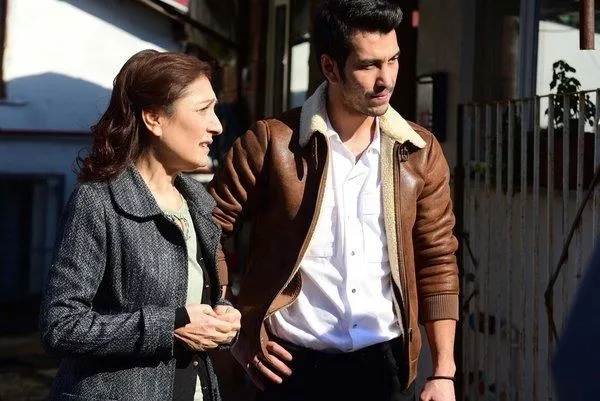 1646248236960.jpeg ATV'nin yeni dizi "Adı Sevgi"nin bölümü 13 Mart Pazar günü yayınlanacak-3