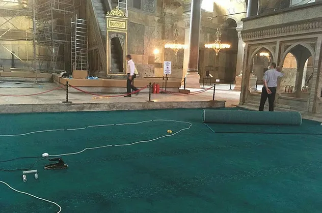 86 yıllık hasretin bitmesine sayılı saatler kala Ayasofya'da hummalı çalışma!