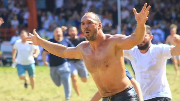 660-tarihi-kirkpinar-yagli-gureslerinde-baspehlivan-ali-gurbuz-oldu-1626018429986.jpeg Son dakika: 660. Tarihi Kırkpınar Yağlı Güreşleri'nde başpehlivan Ali Gürbüz oldu-4