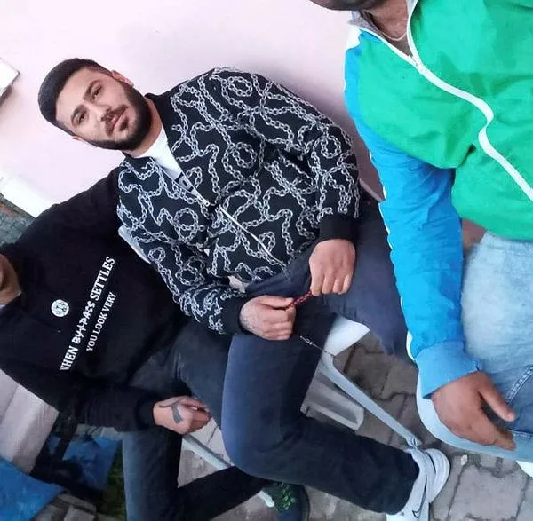 eski-futbolcu-sezer-ozturkun-trafikte-karistigi-cinayet-olayinda-yeni-goruntuleri-ortaya-cikti-abime-nasil-kiydiniz-1632851238516.jpeg Eski futbolcu Sezer Öztürk'ün trafikte karıştığı cinayet olayında yeni görüntüler ortaya çıktı! "Abime nasıl kıydınız"-2