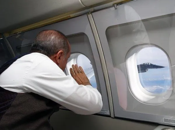 Pilotlar Adana semalarında Cumhurbaşkanı'na selam verdi-1