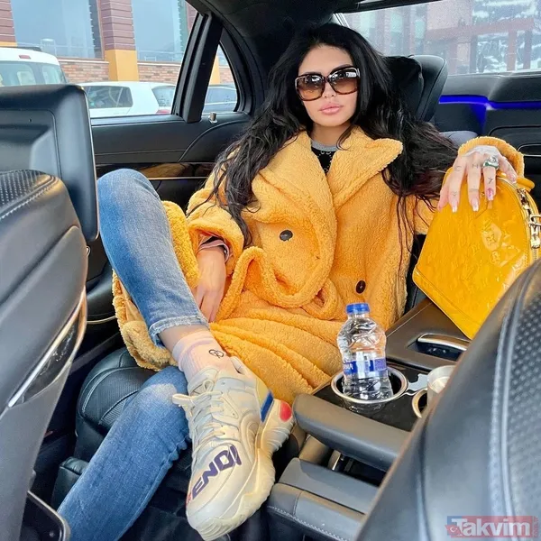 Ebru Polat kırmızılar içinde paylaştı! Dekoltede sınır tanımayan Ebru sosyal medyayı ikiye böldü! Hem tarzı hem duruşu çok konuşuldu - 14